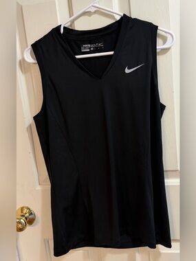 Nike Women’s Black Dri-FIT Sleeveless Golf Tank | M